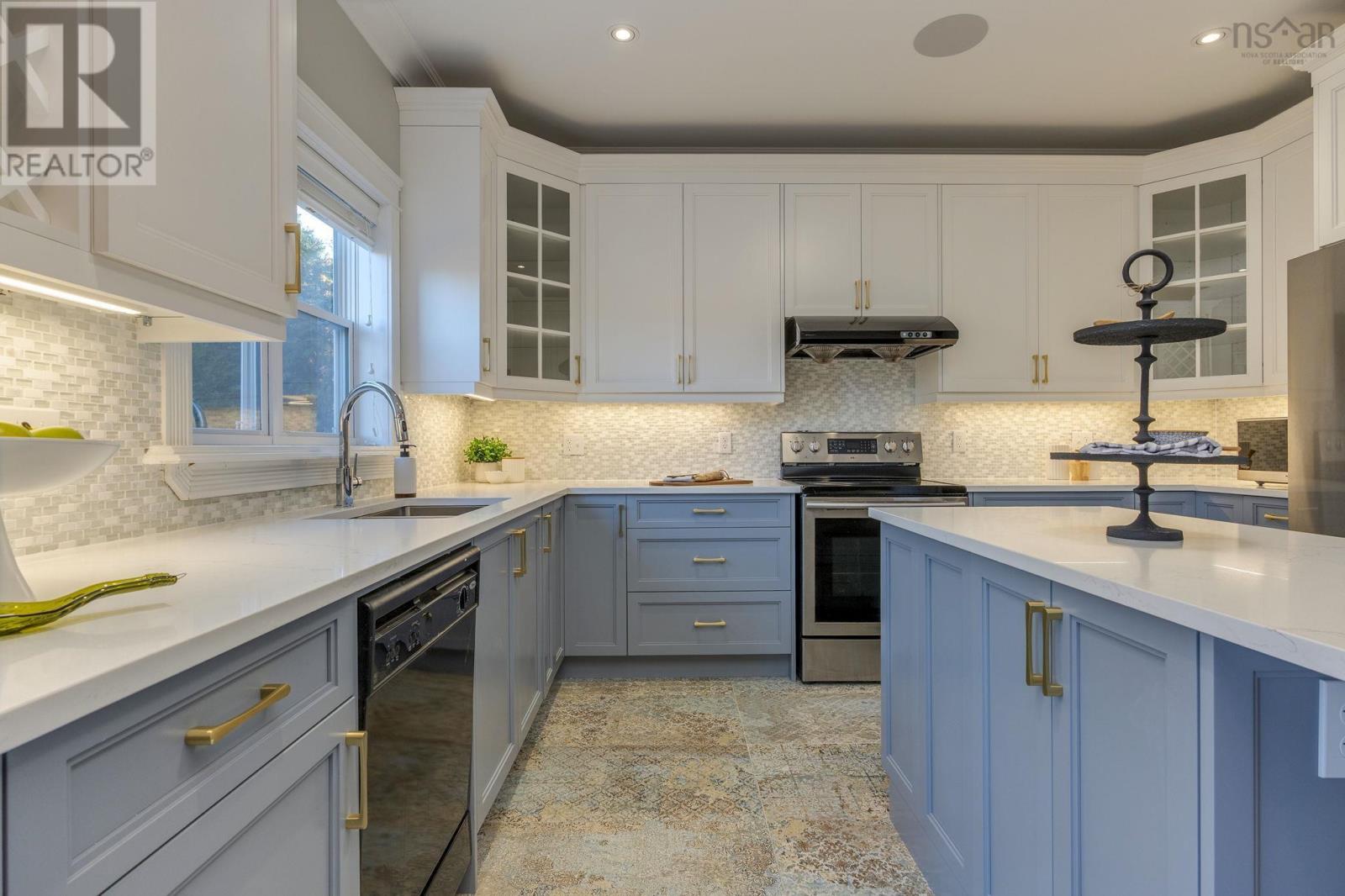 Property 44 of 49 of 153 RAVINES Drive