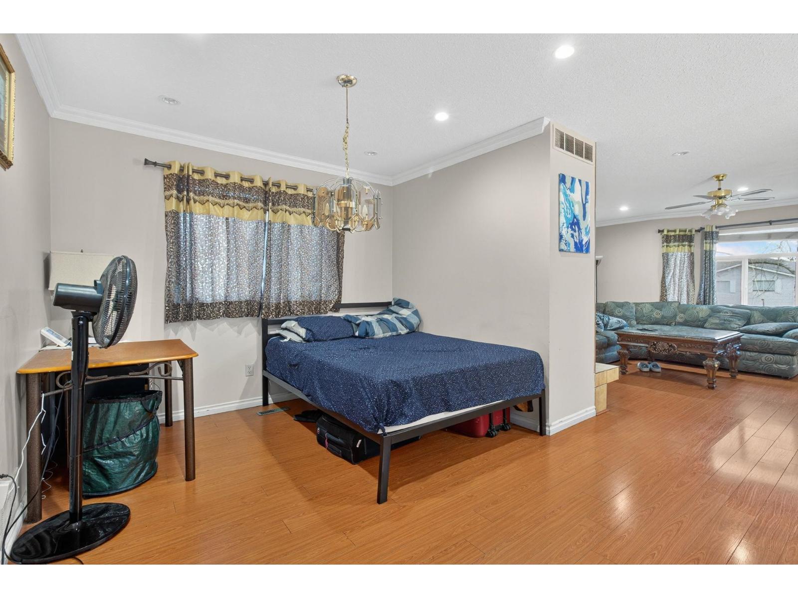 7556 SINCLAIR CRESCENT, Surrey