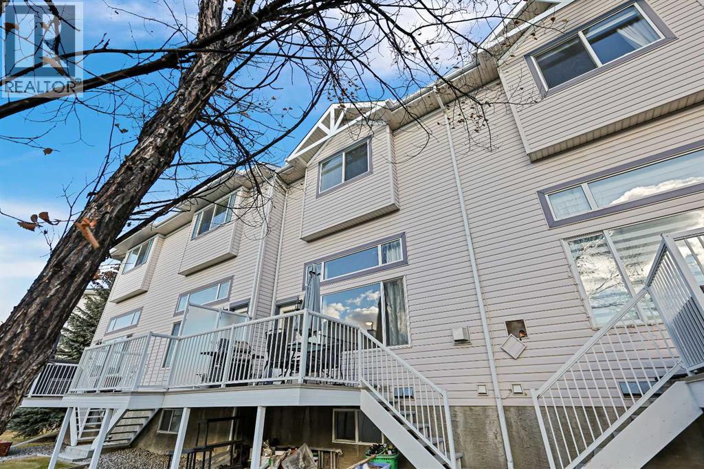 Single Family House 4 Level for Sale in  Rocky Ridge Court NW Rocky Ridge Calgary 