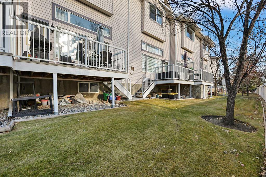Single Family House 4 Level for Sale in  Rocky Ridge Court NW Rocky Ridge Calgary 