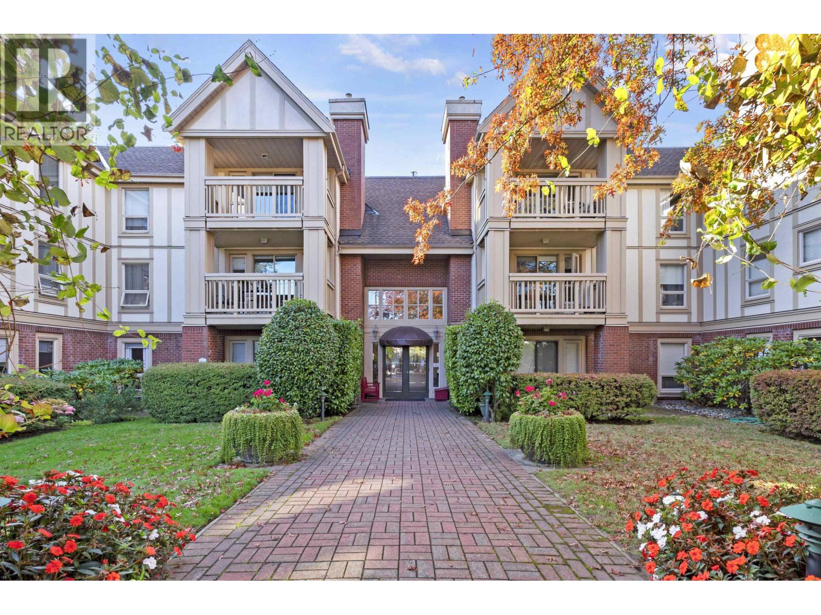 209 843 22ND STREET, West Vancouver