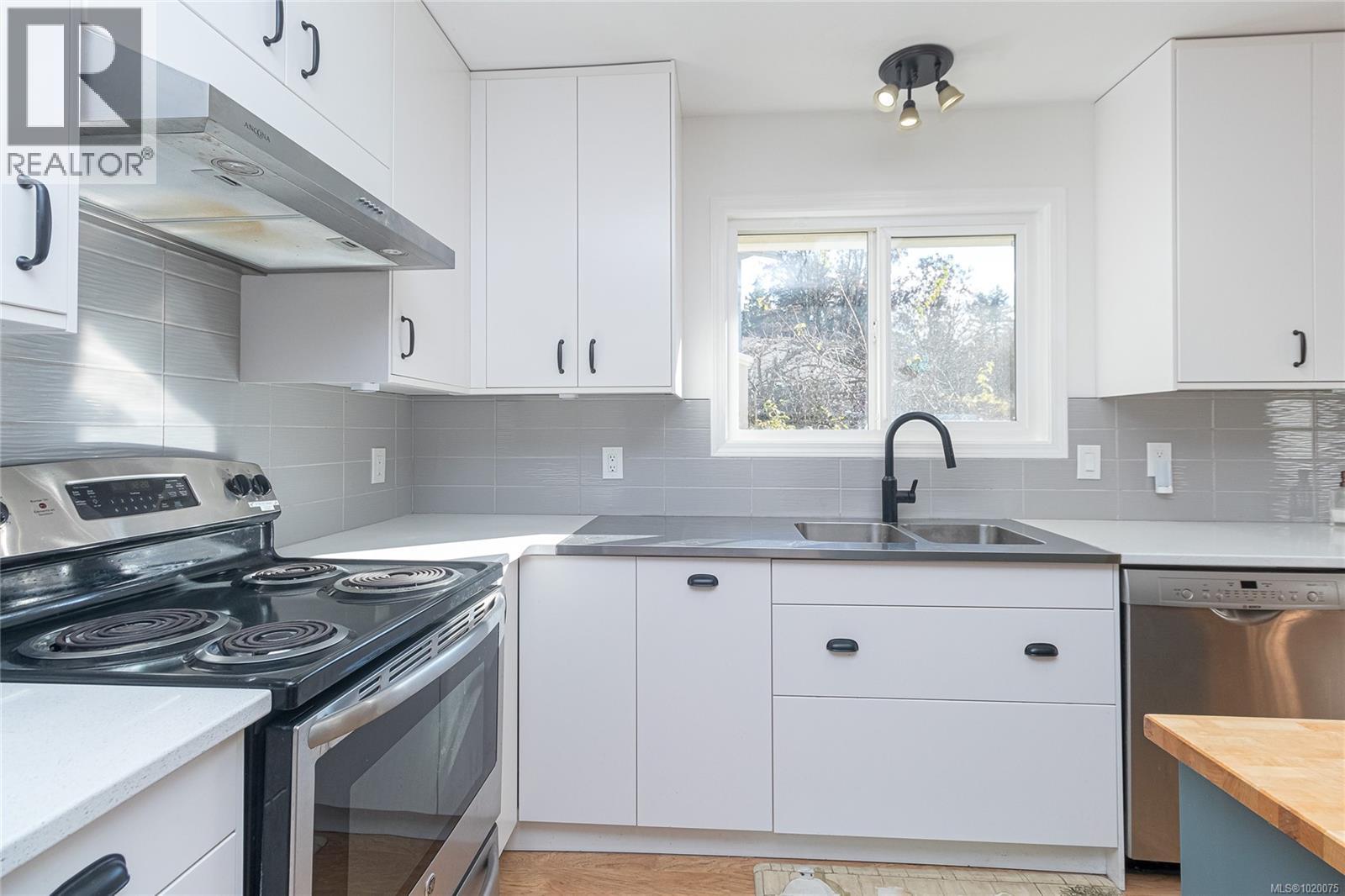 2946 Cressida Cres, Langford