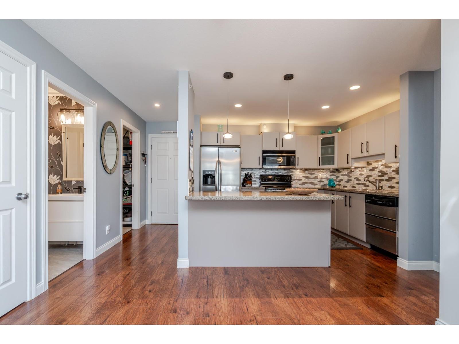 409 5474 198TH STREET, Langley