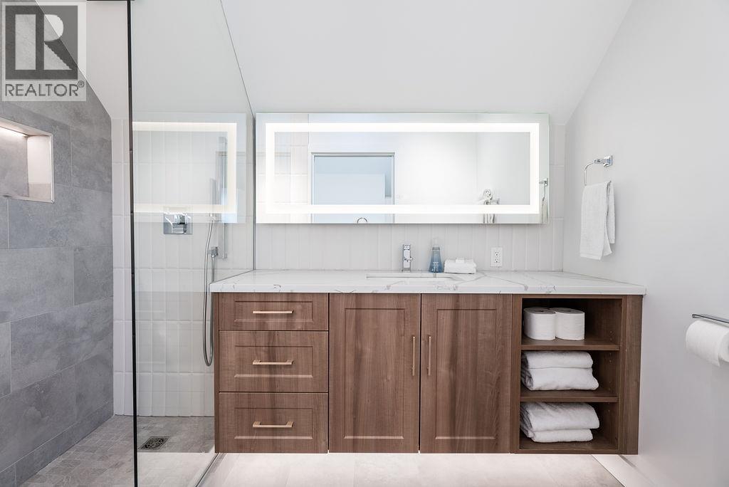 1022 ODLUM DRIVE, Vancouver