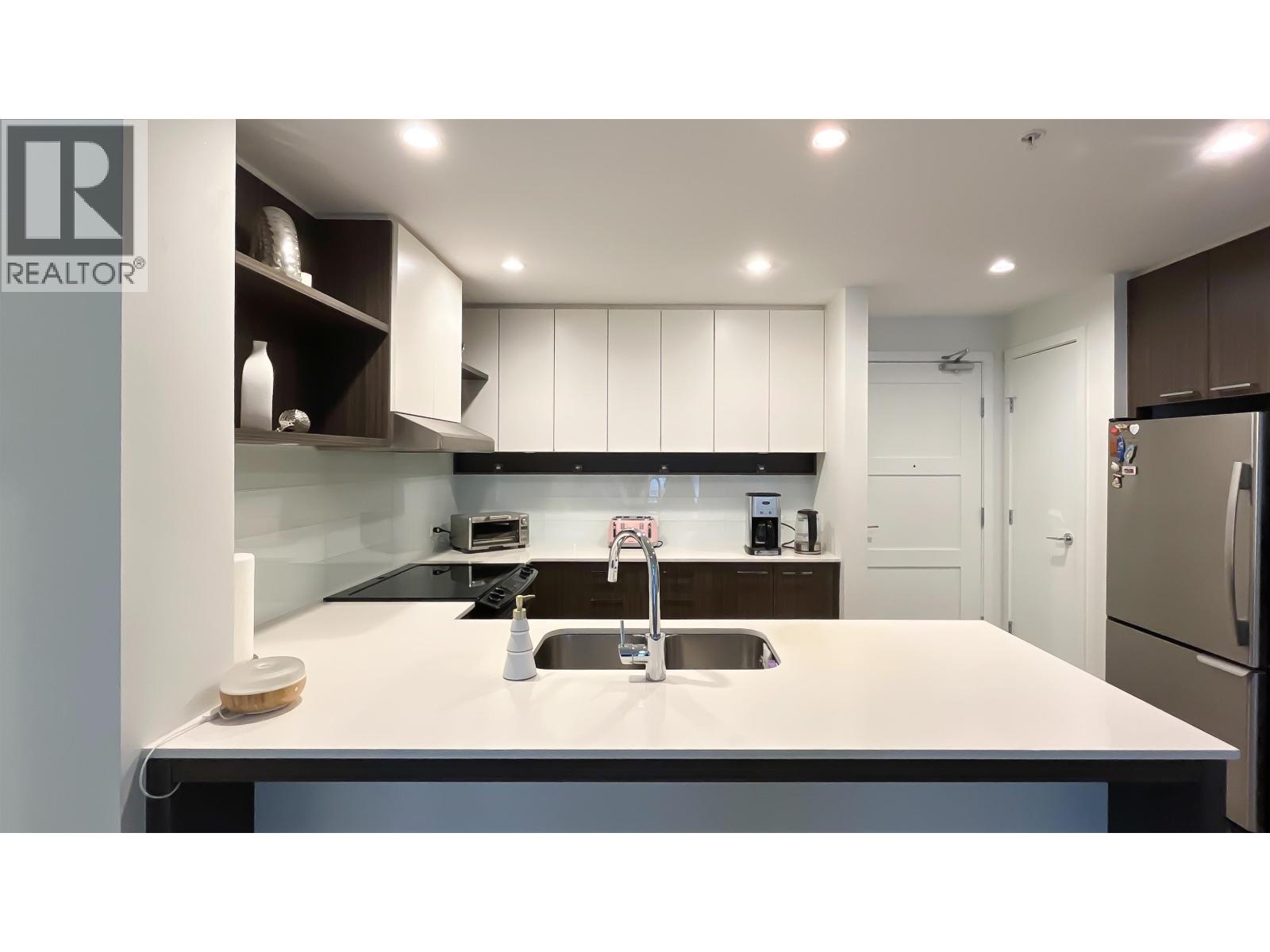 211 545 FOSTER AVENUE, Coquitlam