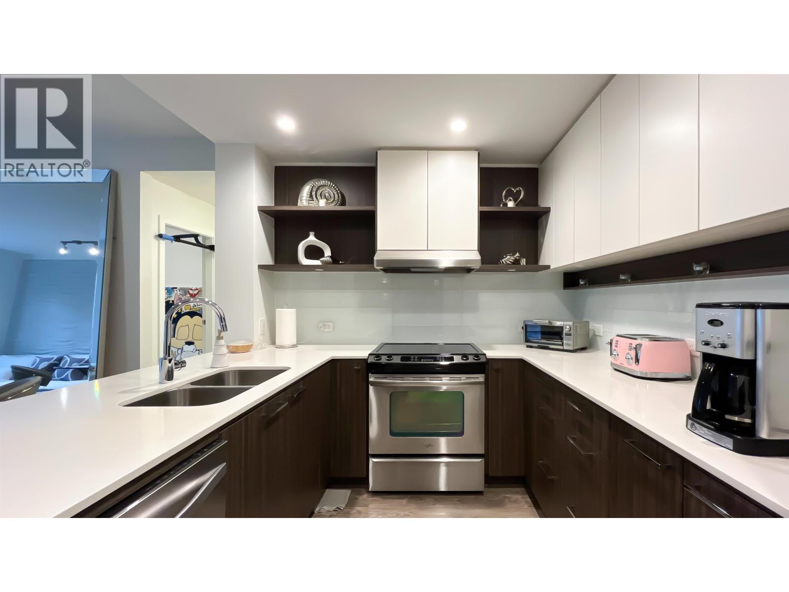 211 545 FOSTER AVENUE, Coquitlam