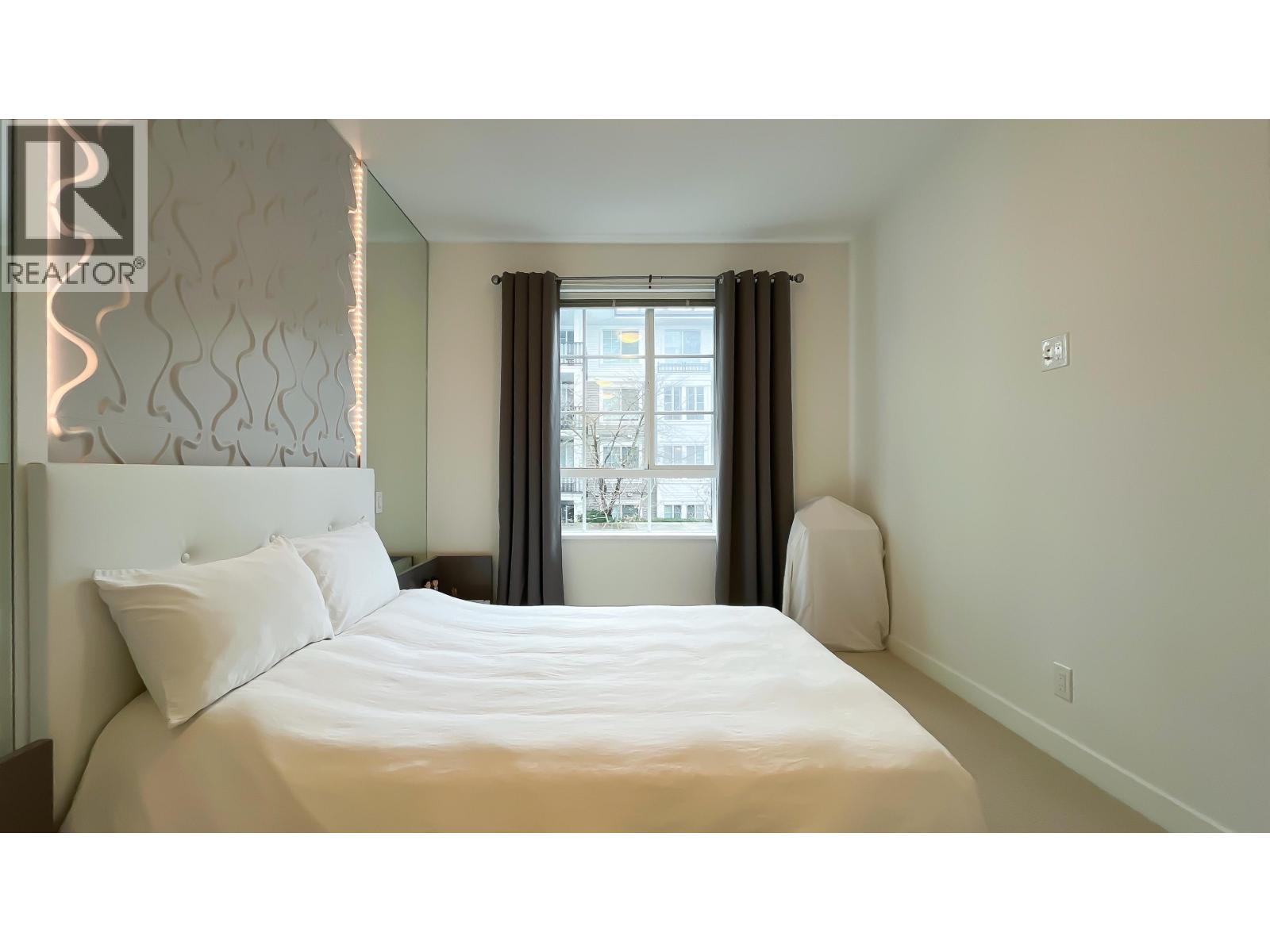 211 545 FOSTER AVENUE, Coquitlam