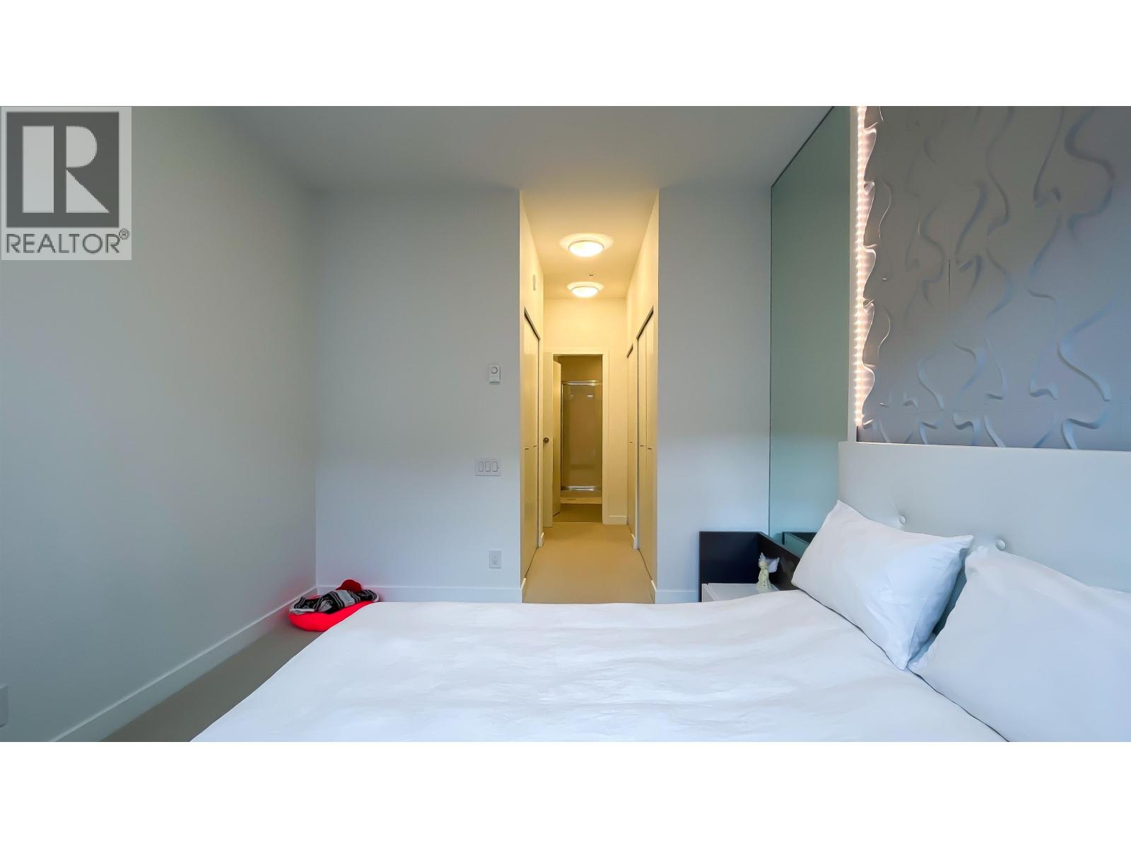 211 545 FOSTER AVENUE, Coquitlam