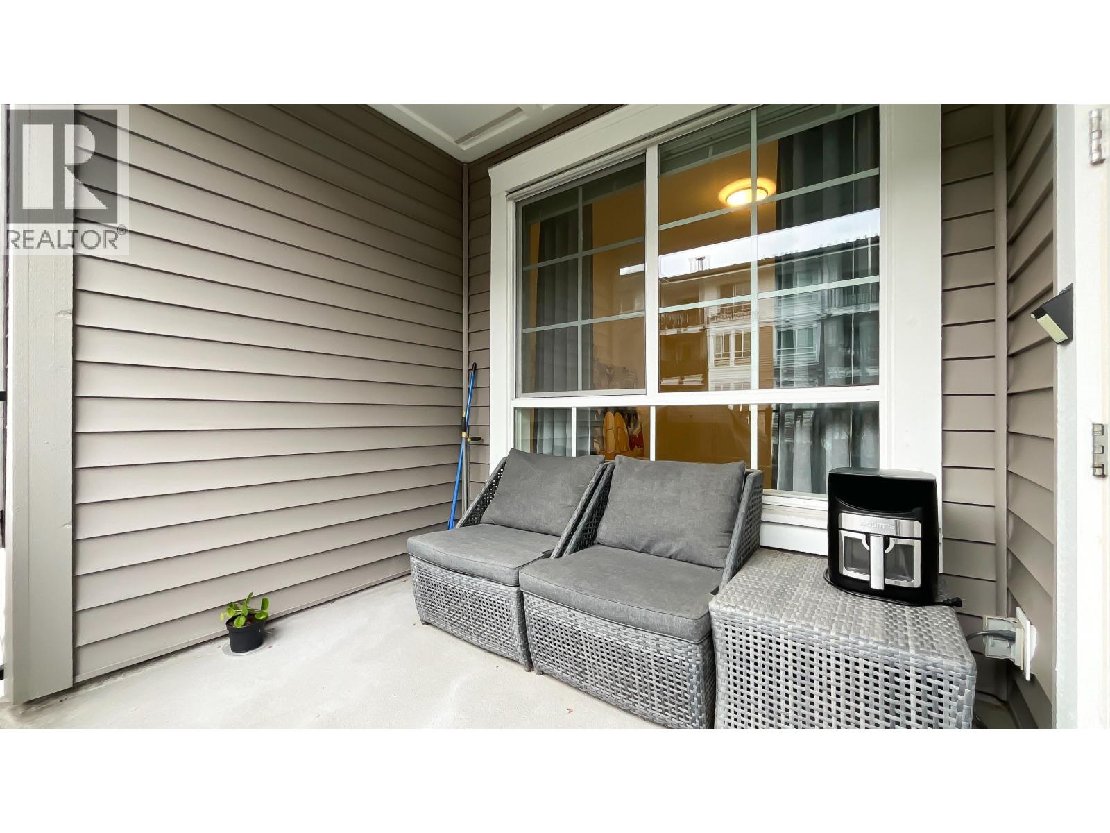 211 545 FOSTER AVENUE, Coquitlam
