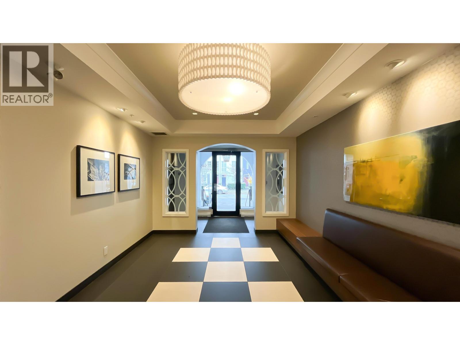 211 545 FOSTER AVENUE, Coquitlam