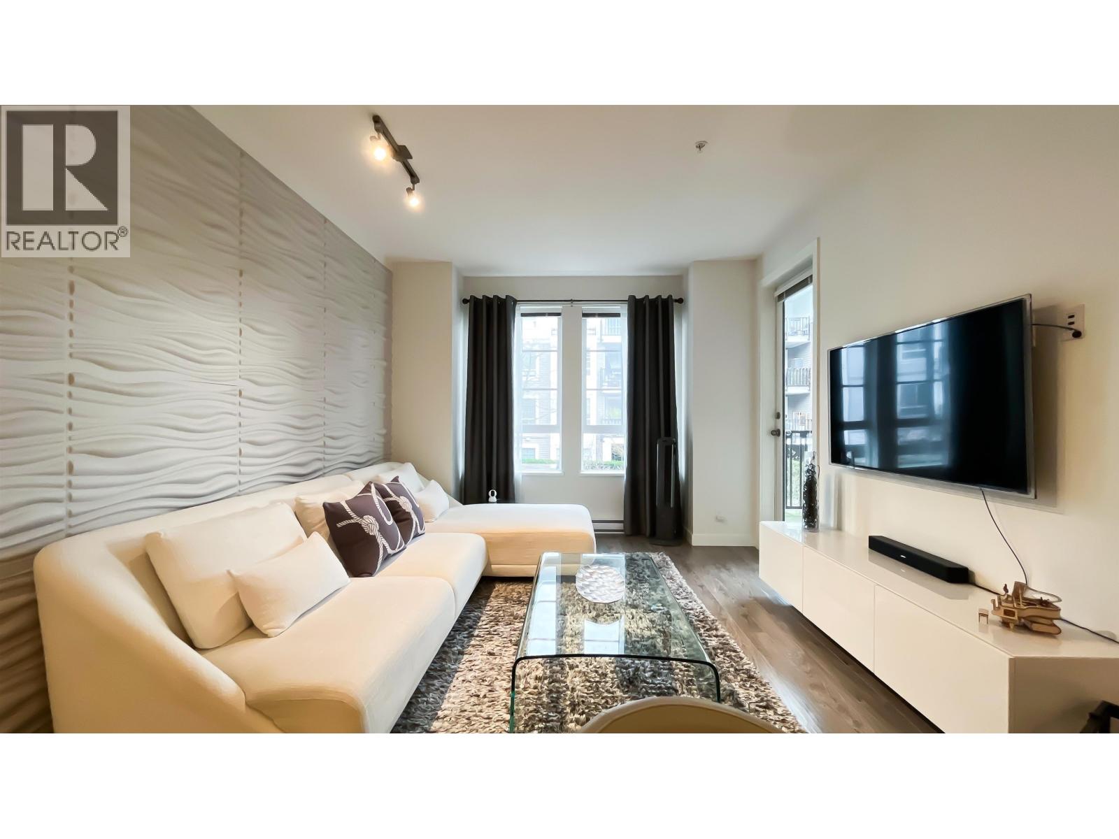 211 545 FOSTER AVENUE, Coquitlam