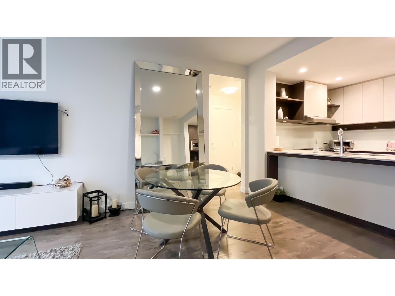 211 545 FOSTER AVENUE, Coquitlam