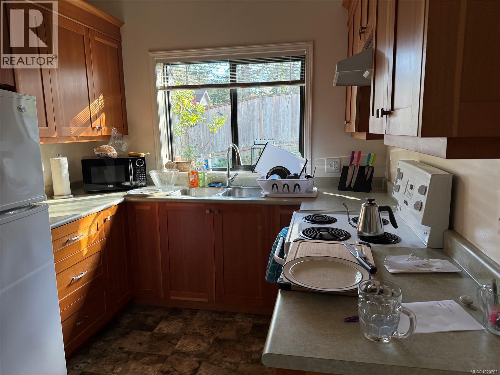 1509 Lynnfield Pl, Saanich