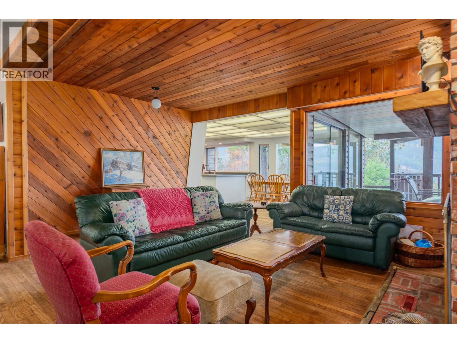 2071 Massie Road, Christina Lake