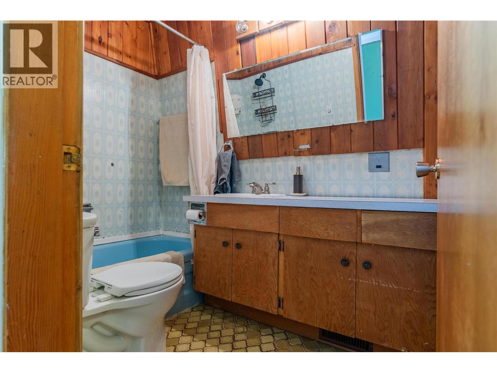 2071 Massie Road, Christina Lake