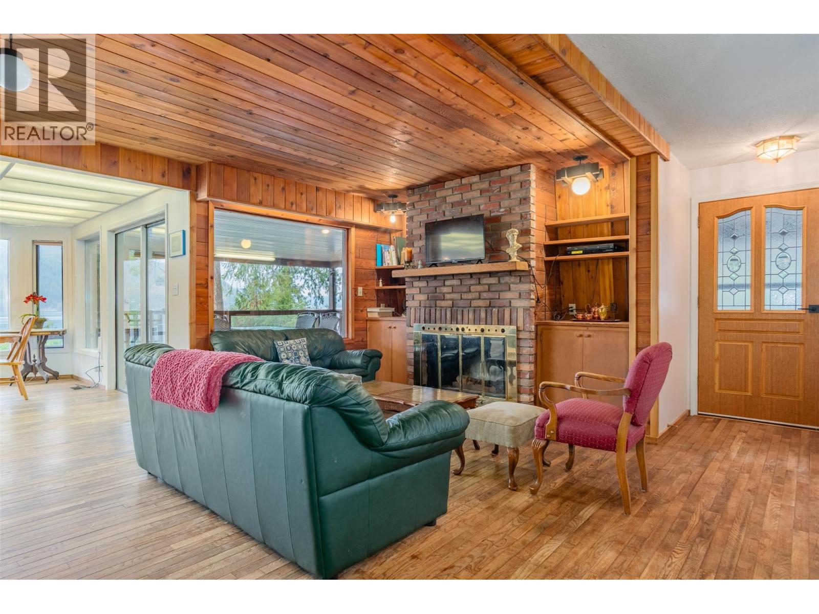 2071 Massie Road, Christina Lake