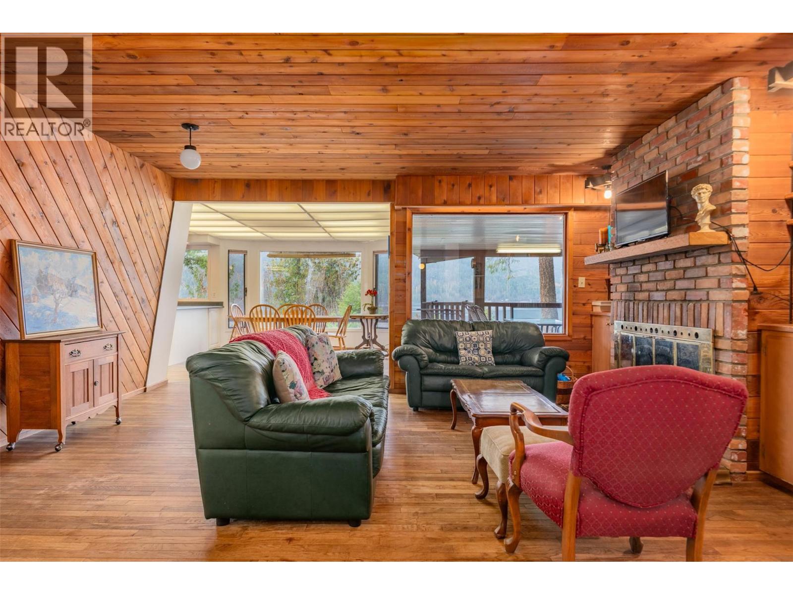 2071 Massie Road, Christina Lake