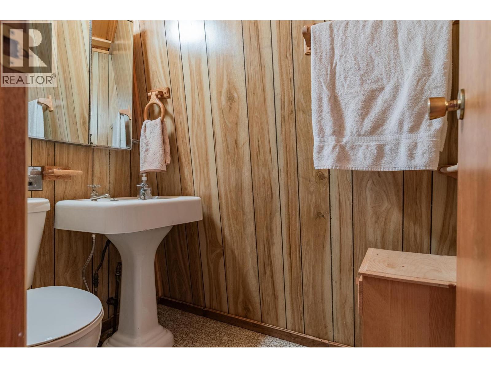 2071 Massie Road, Christina Lake