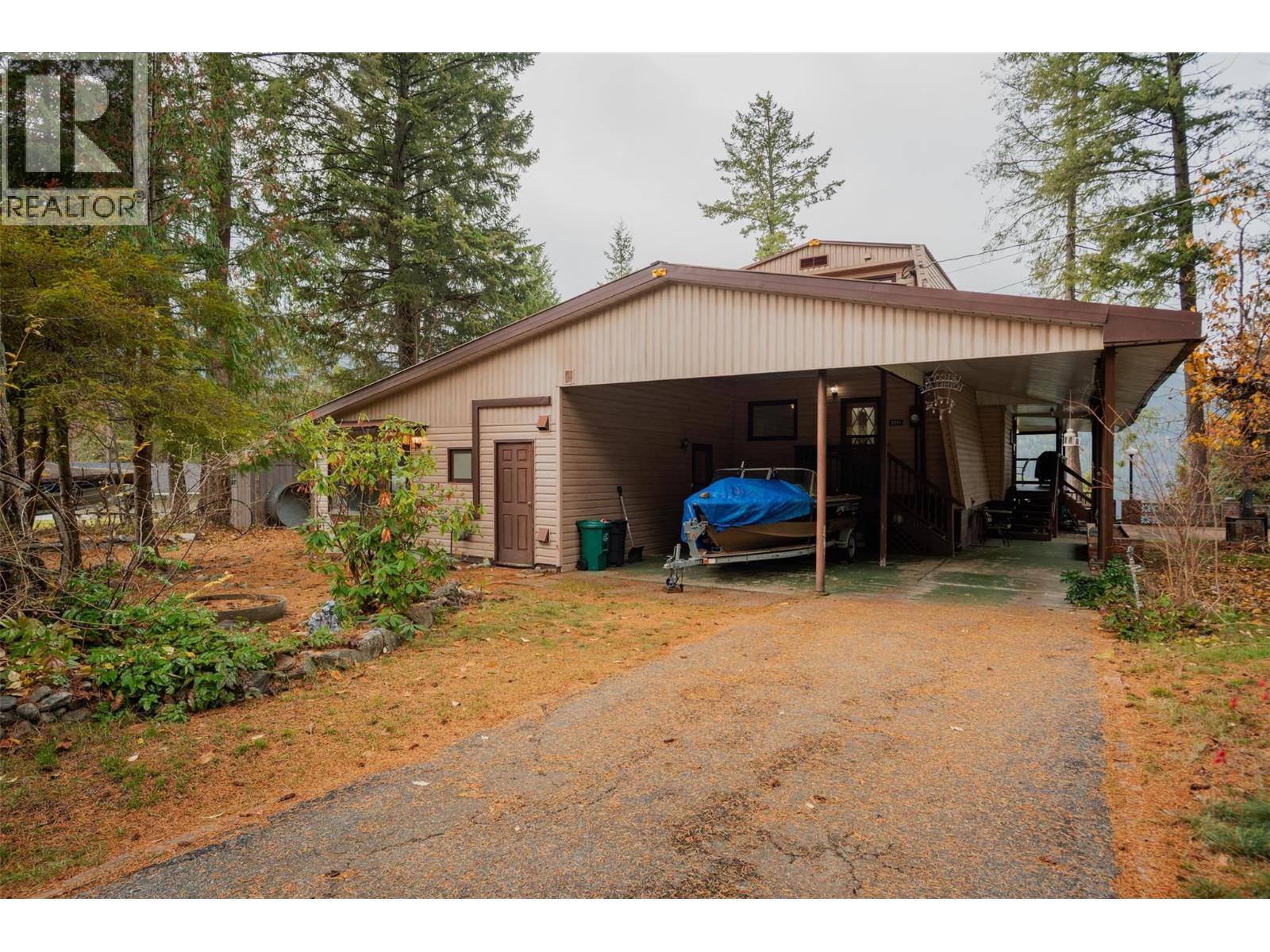 2071 Massie Road, Christina Lake