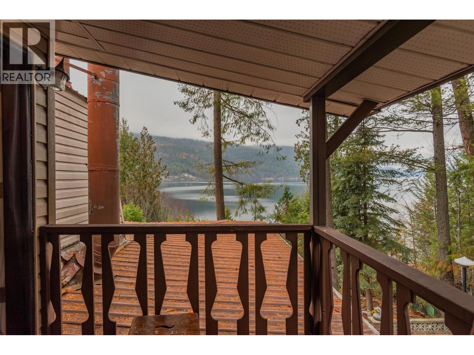 2071 Massie Road, Christina Lake