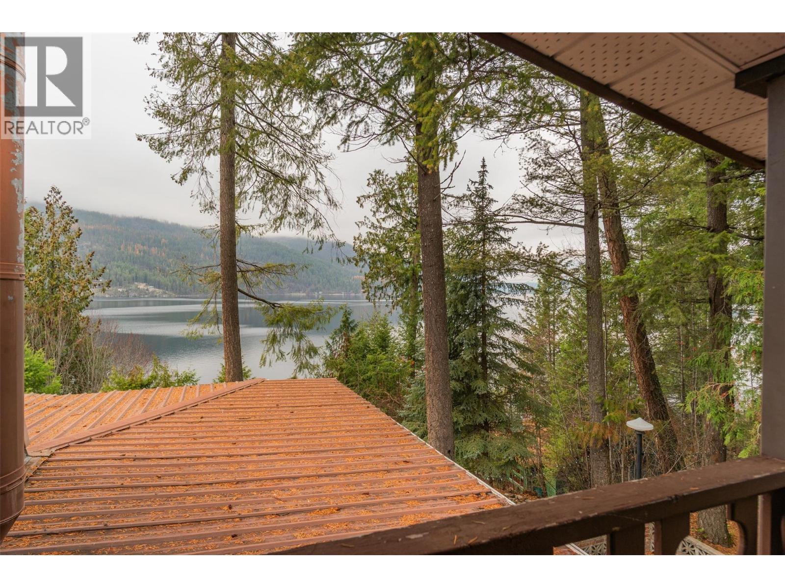 2071 Massie Road, Christina Lake