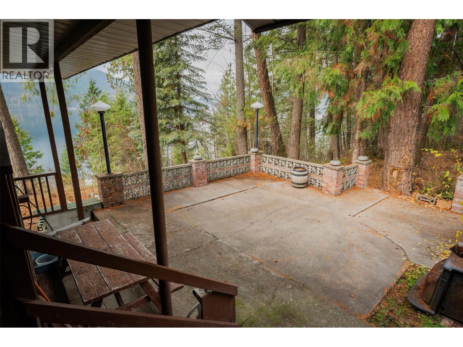 2071 Massie Road, Christina Lake