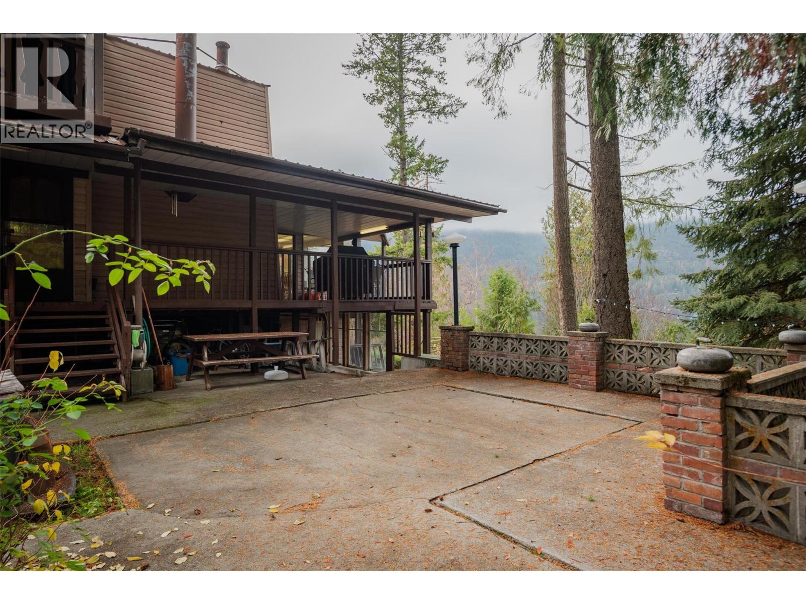 2071 Massie Road, Christina Lake