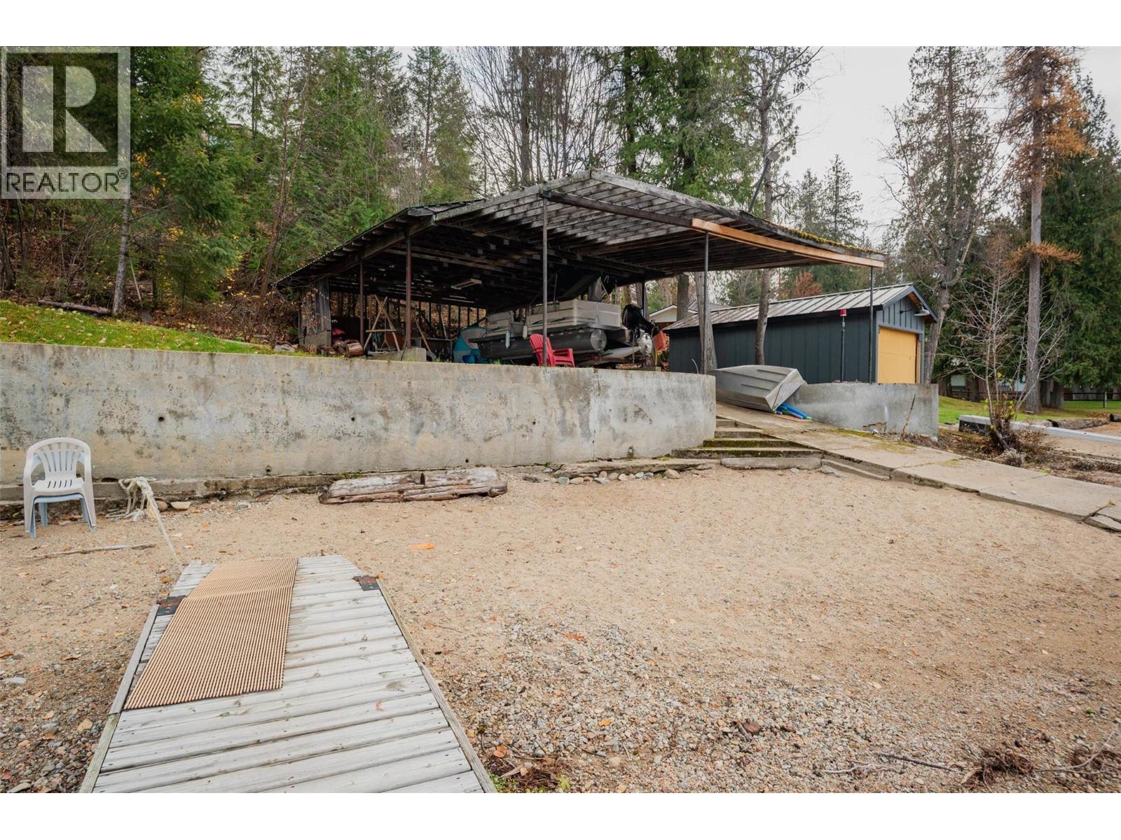 2071 Massie Road, Christina Lake