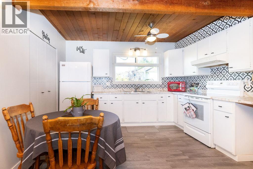 5613 TRAIL AVENUE, Sechelt