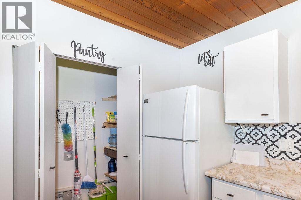 5613 TRAIL AVENUE, Sechelt