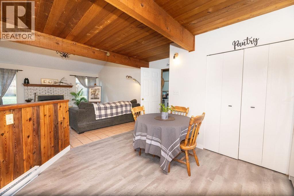 5613 TRAIL AVENUE, Sechelt