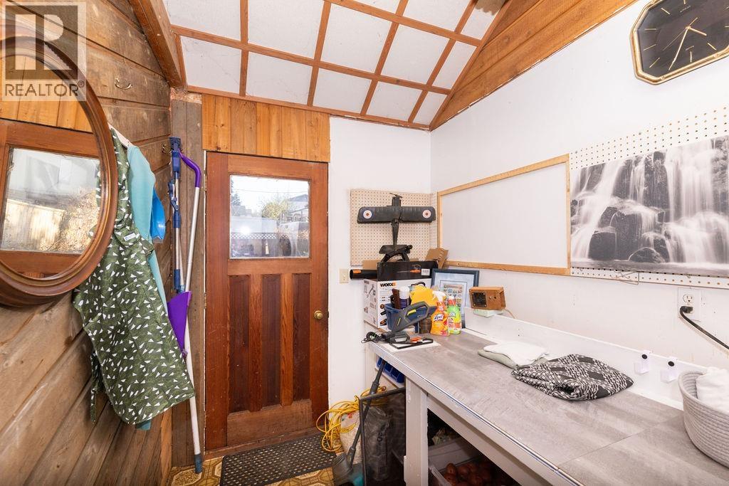 5613 TRAIL AVENUE, Sechelt