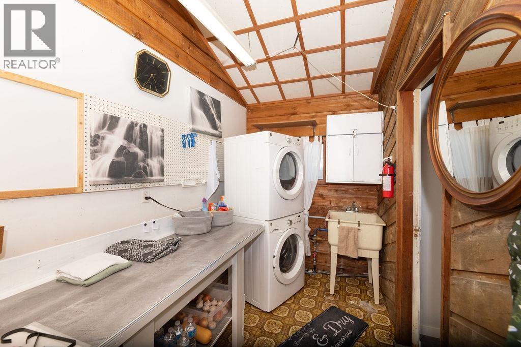 5613 TRAIL AVENUE, Sechelt