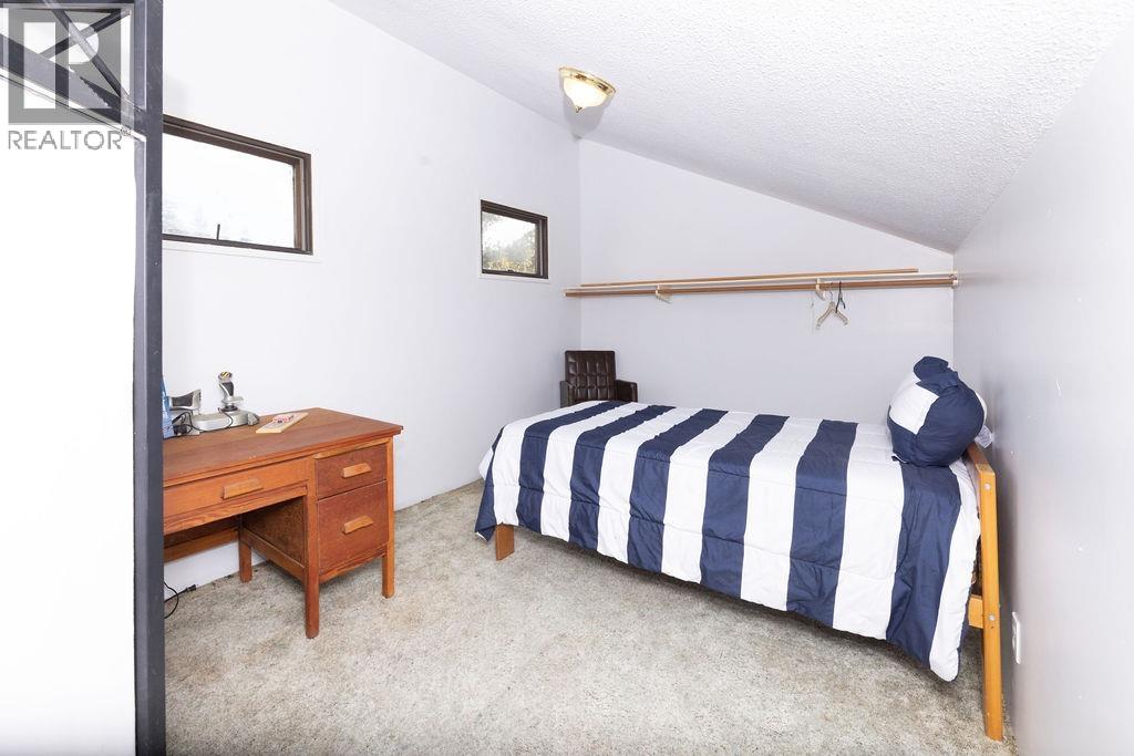 5613 TRAIL AVENUE, Sechelt