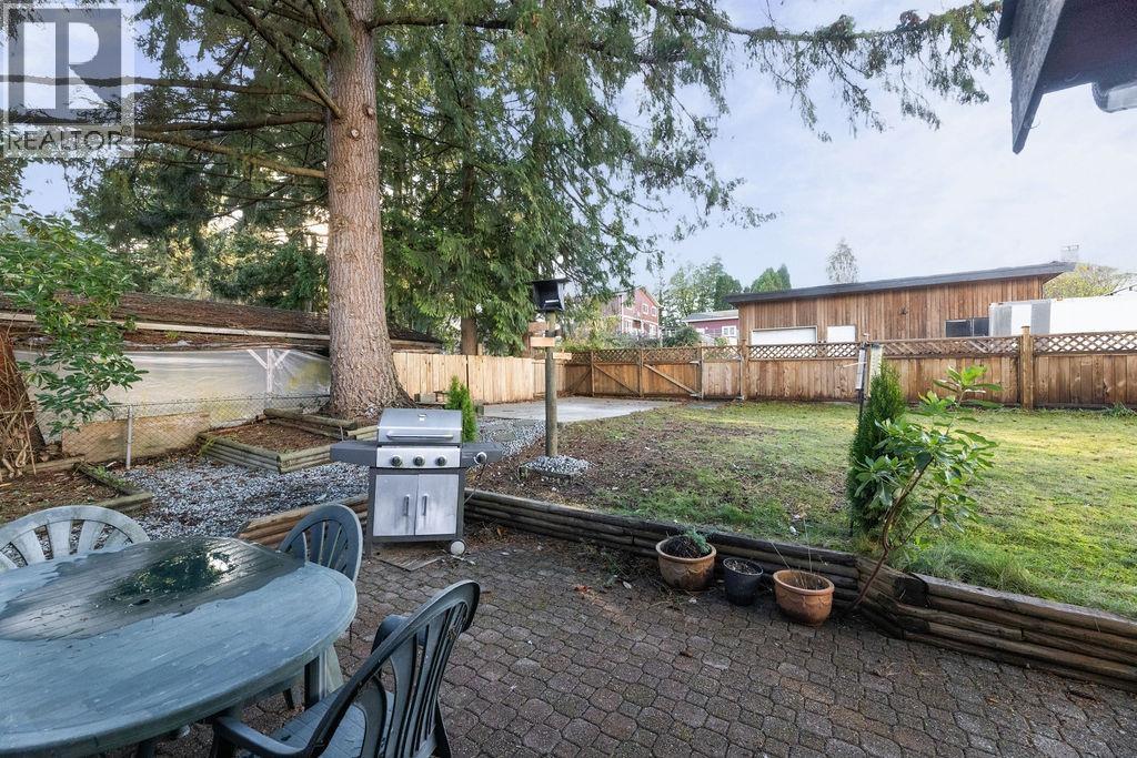 5613 TRAIL AVENUE, Sechelt