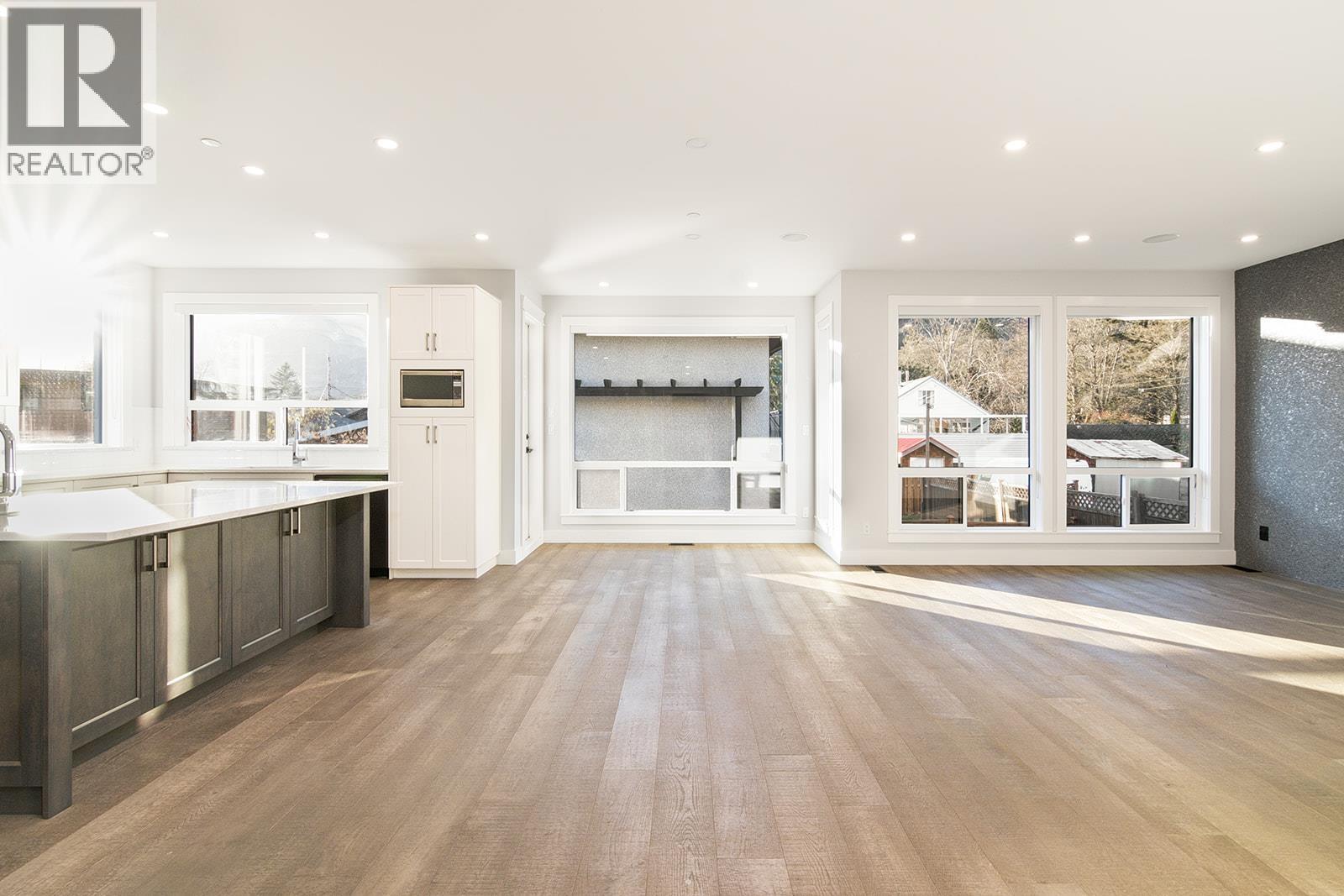 38883 BRITANNIA AVENUE, Squamish