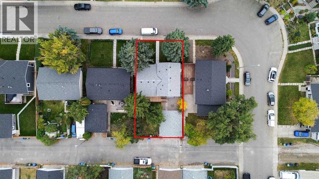 Single Family House 3 Level for Sale in  Allandale Close SE Acadia Calgary 