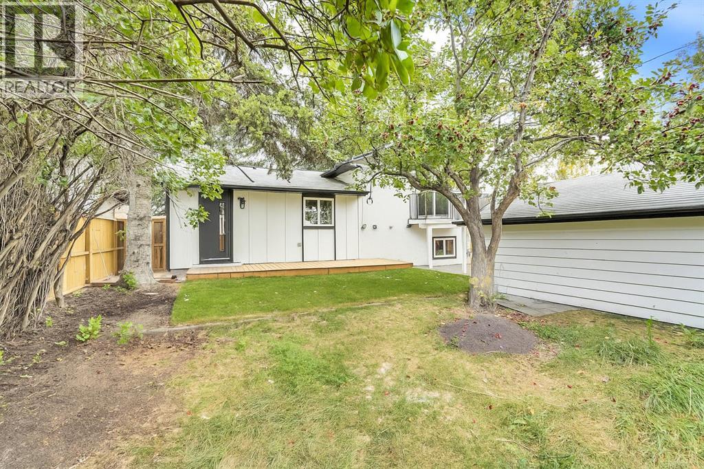 Single Family House 3 Level for Sale in  Allandale Close SE Acadia Calgary 