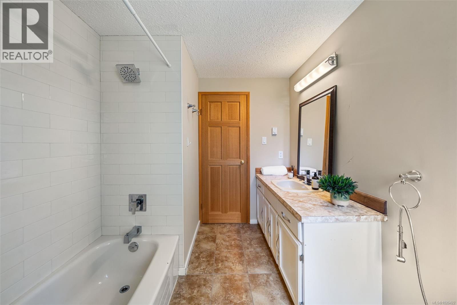 3281 McGuire Way, Nanaimo