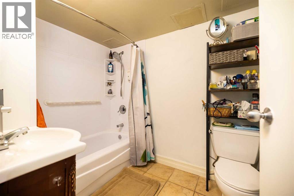 Single Family House for Sale in   Dalton Drive NW Dalhousie Calgary 