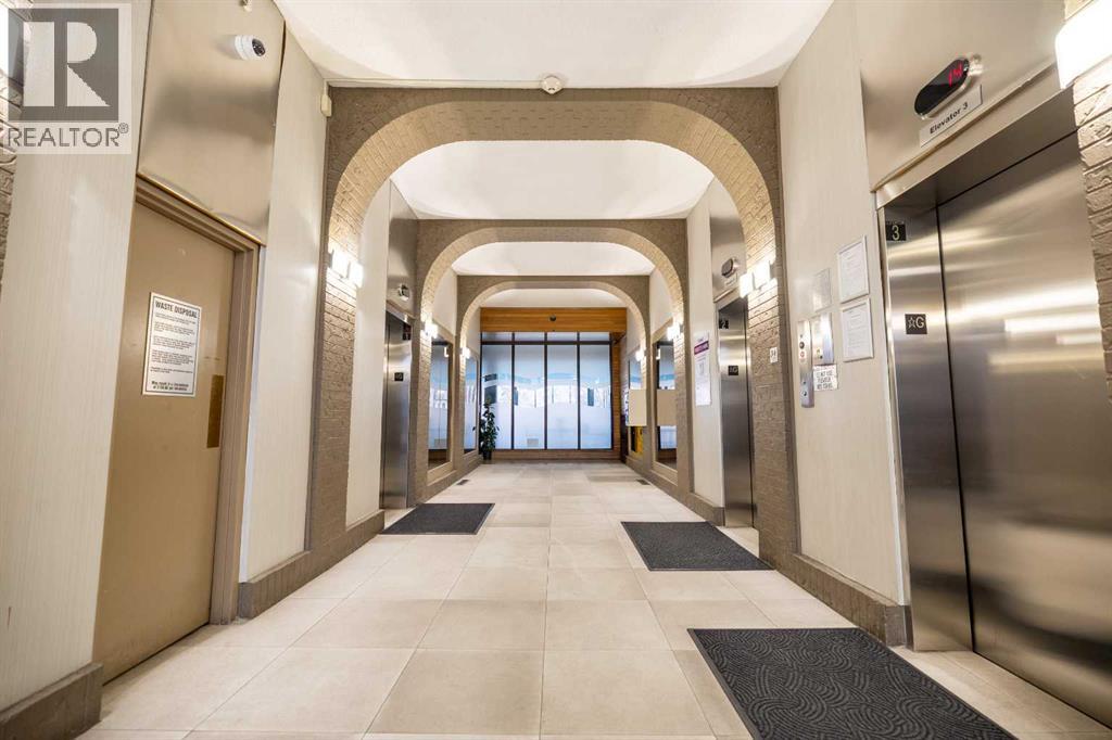 Single Family House for Sale in   Dalton Drive NW Dalhousie Calgary 