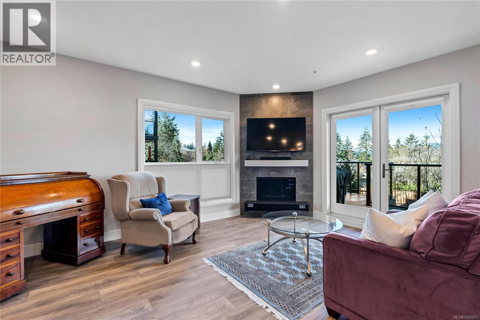 204 741 Travino Lane, Saanich