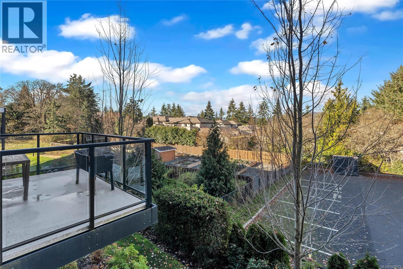 204 741 Travino Lane, Saanich