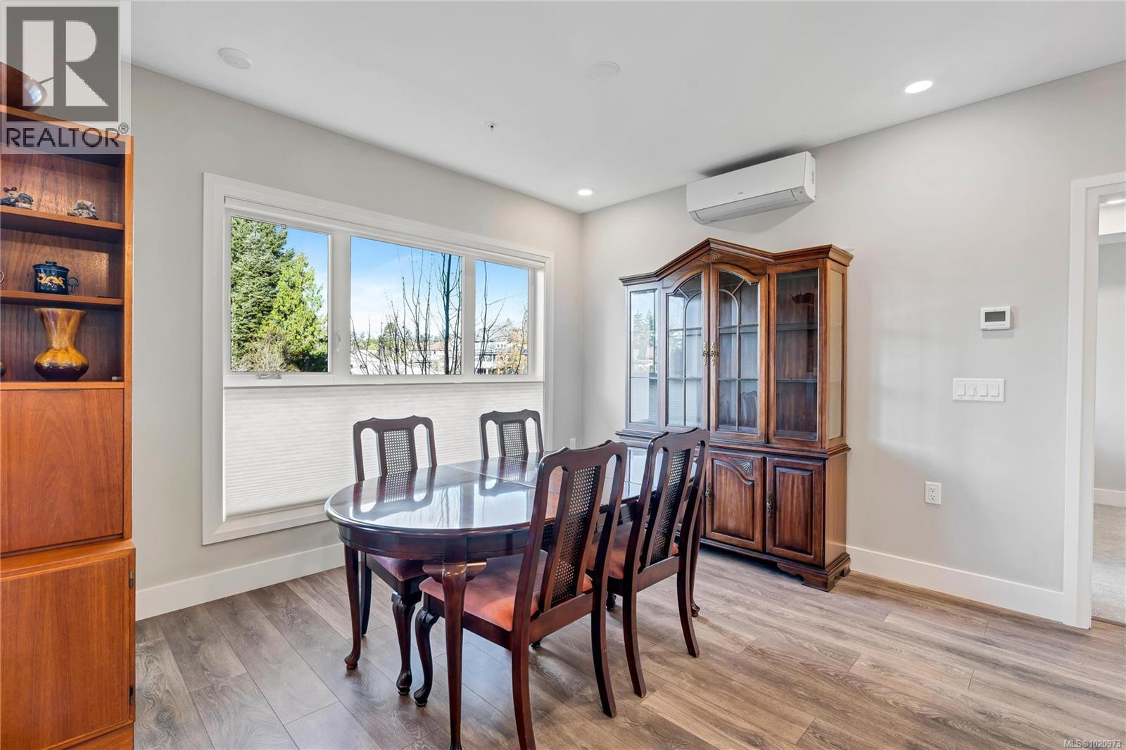 204 741 Travino Lane, Saanich