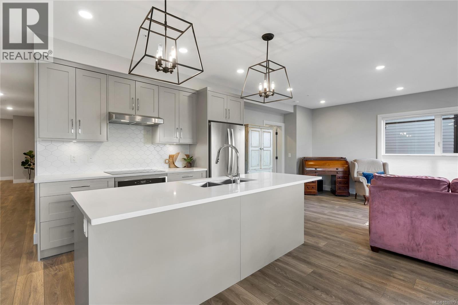 204 741 Travino Lane, Saanich