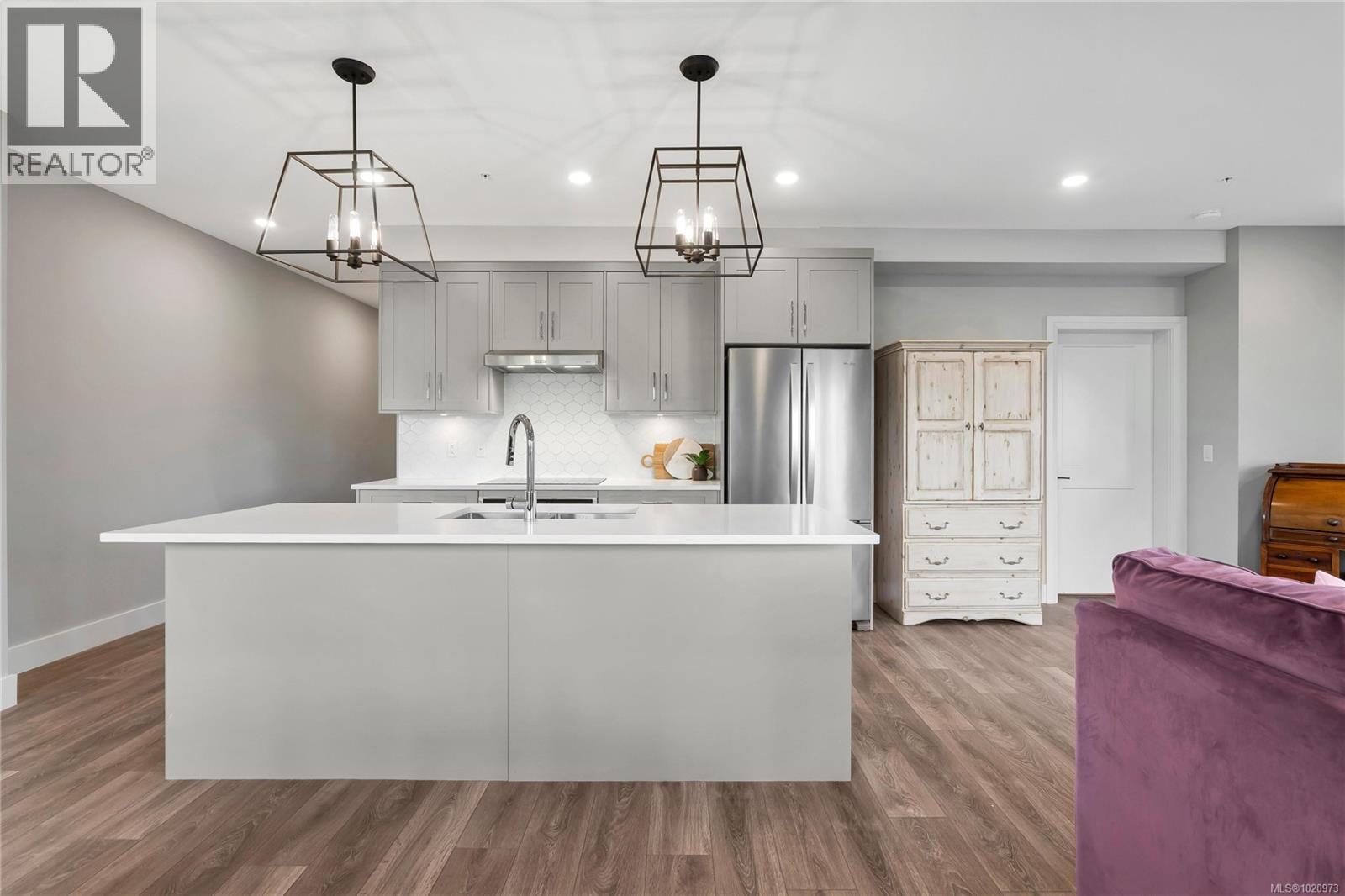 204 741 Travino Lane, Saanich