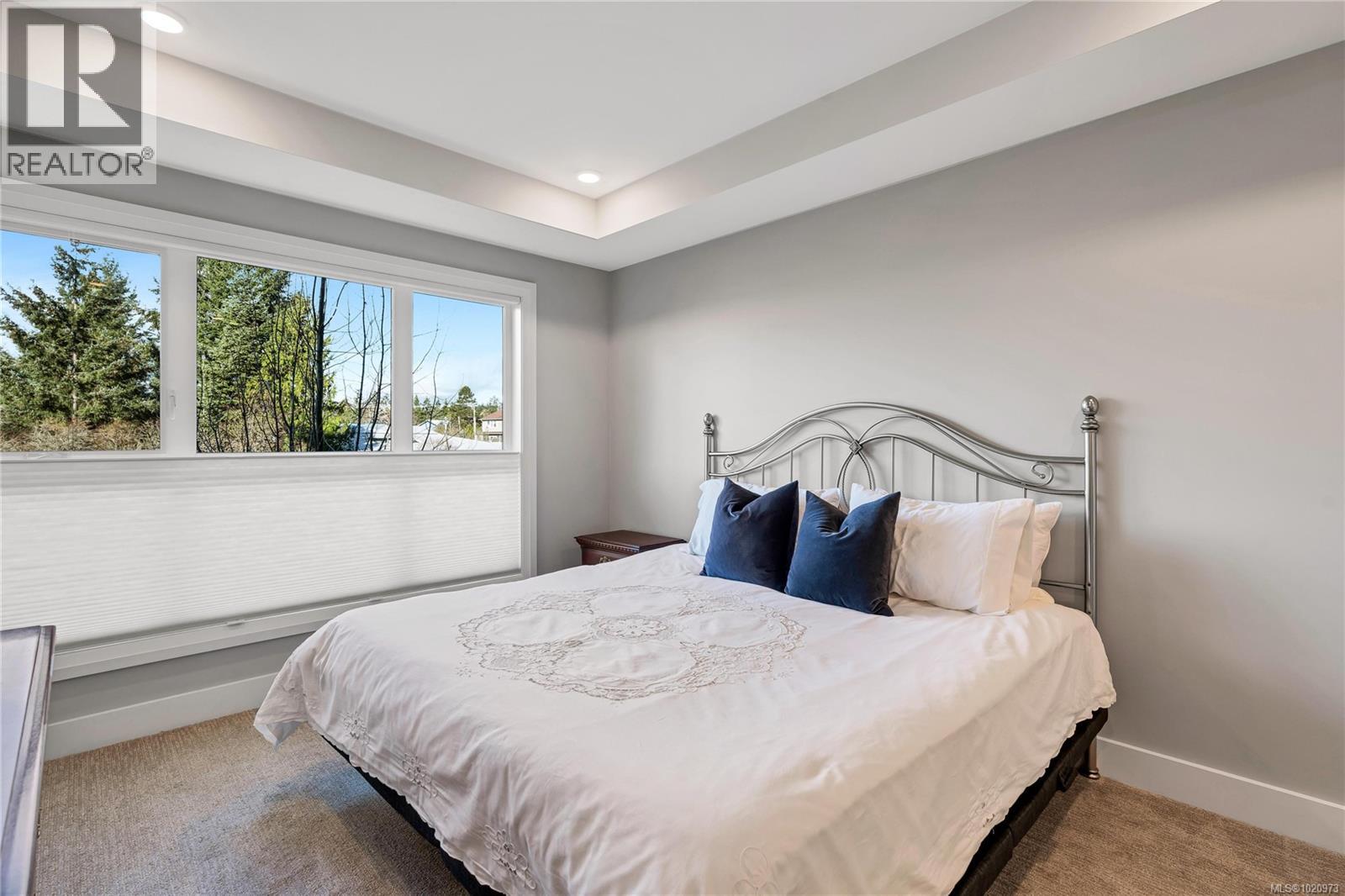 204 741 Travino Lane, Saanich