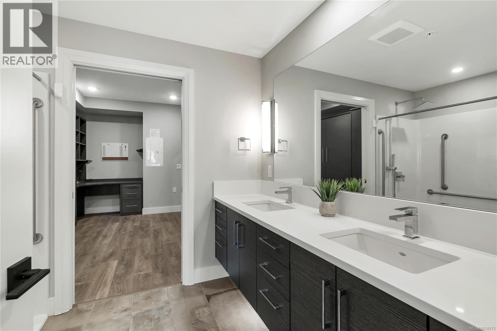 204 741 Travino Lane, Saanich