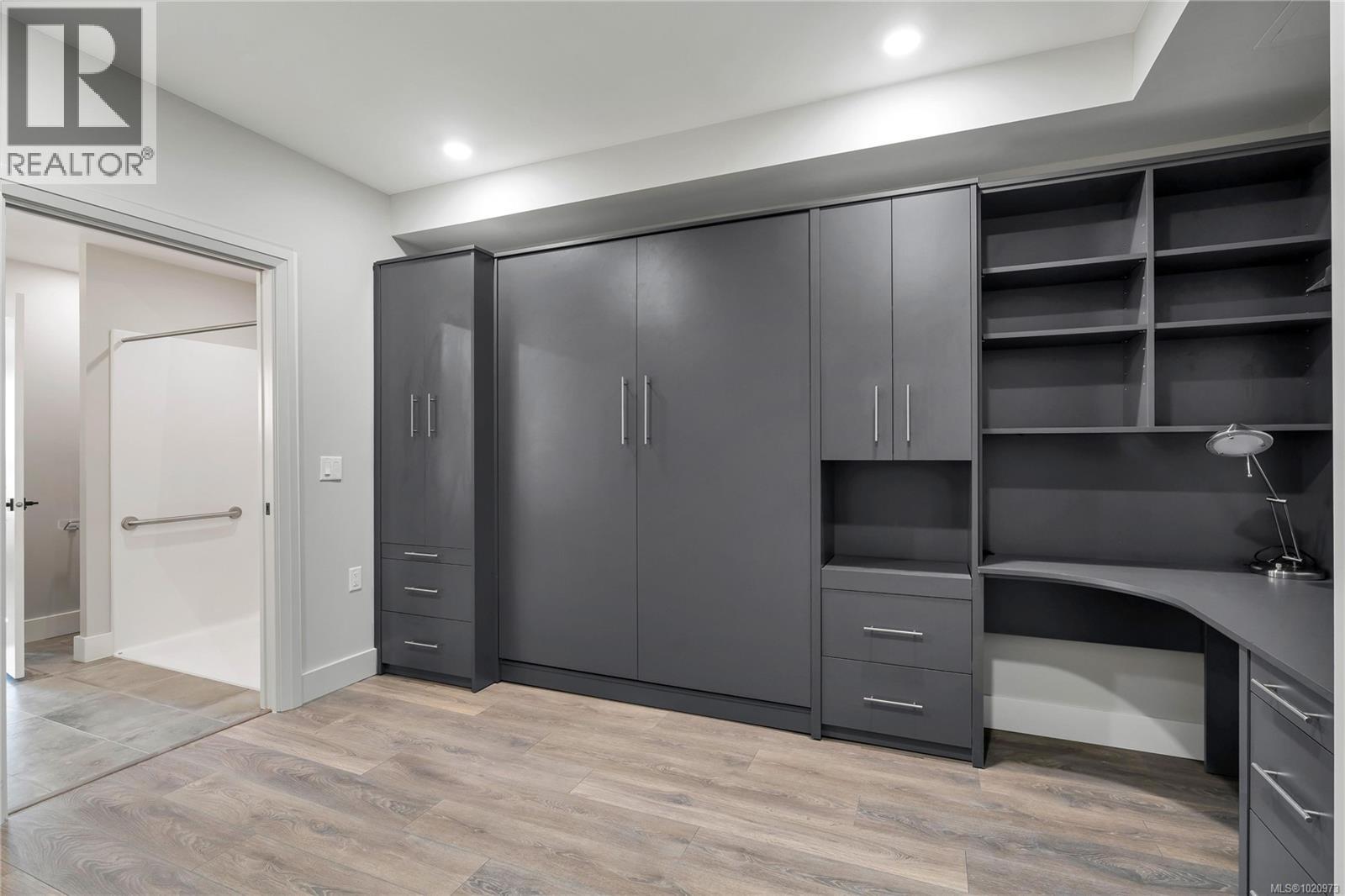 204 741 Travino Lane, Saanich