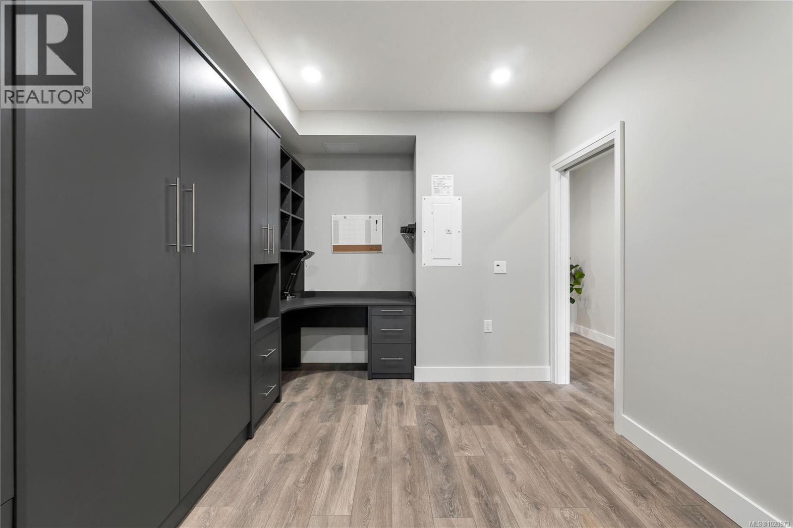 204 741 Travino Lane, Saanich